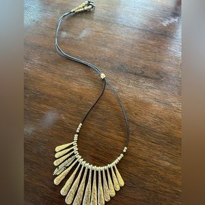 ♾️Fun 🍀 Lucky 🍀 brand necklace, gold brass color. Etched feather design 🪶